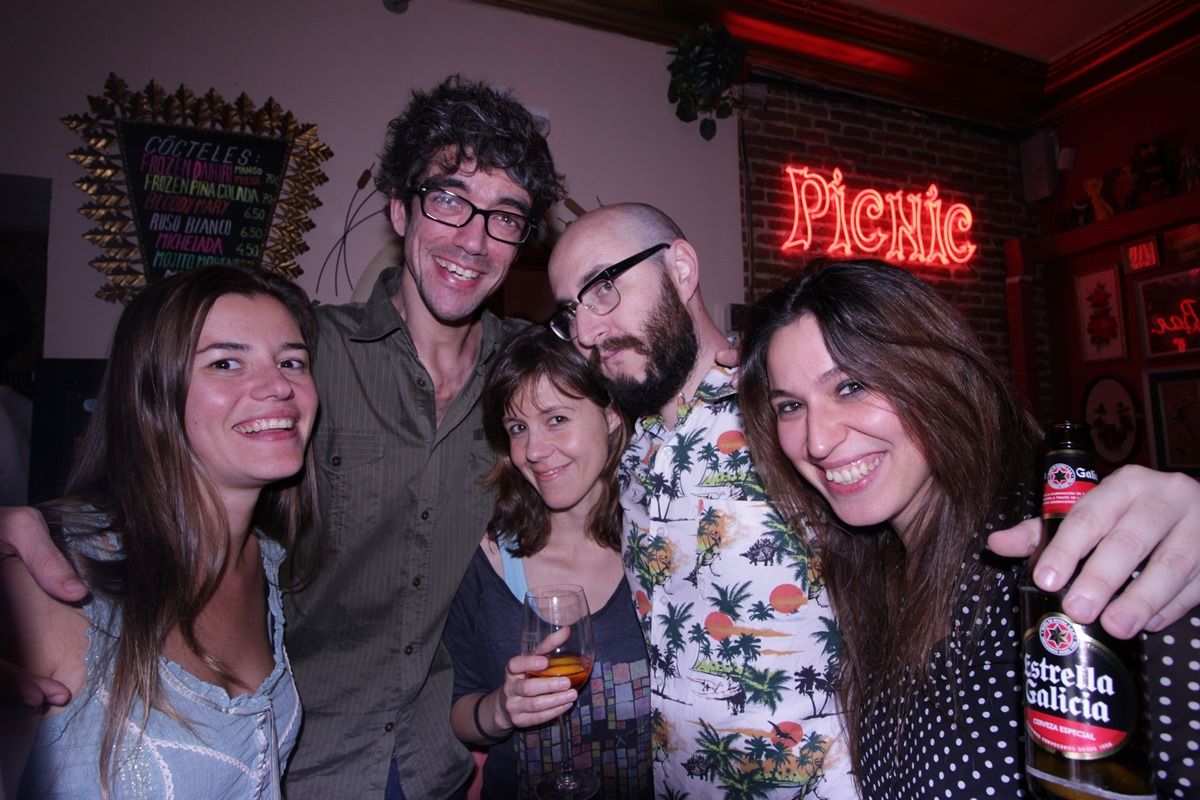 Varios de los asistentes al VII aniversario del Picnic Bar | RAQUEL ANGULO