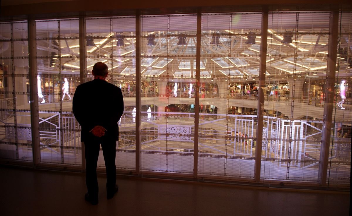 Vista de la cristalera de Gran Vía 32 desde su planta tercera | RAQUEL ANGULO
